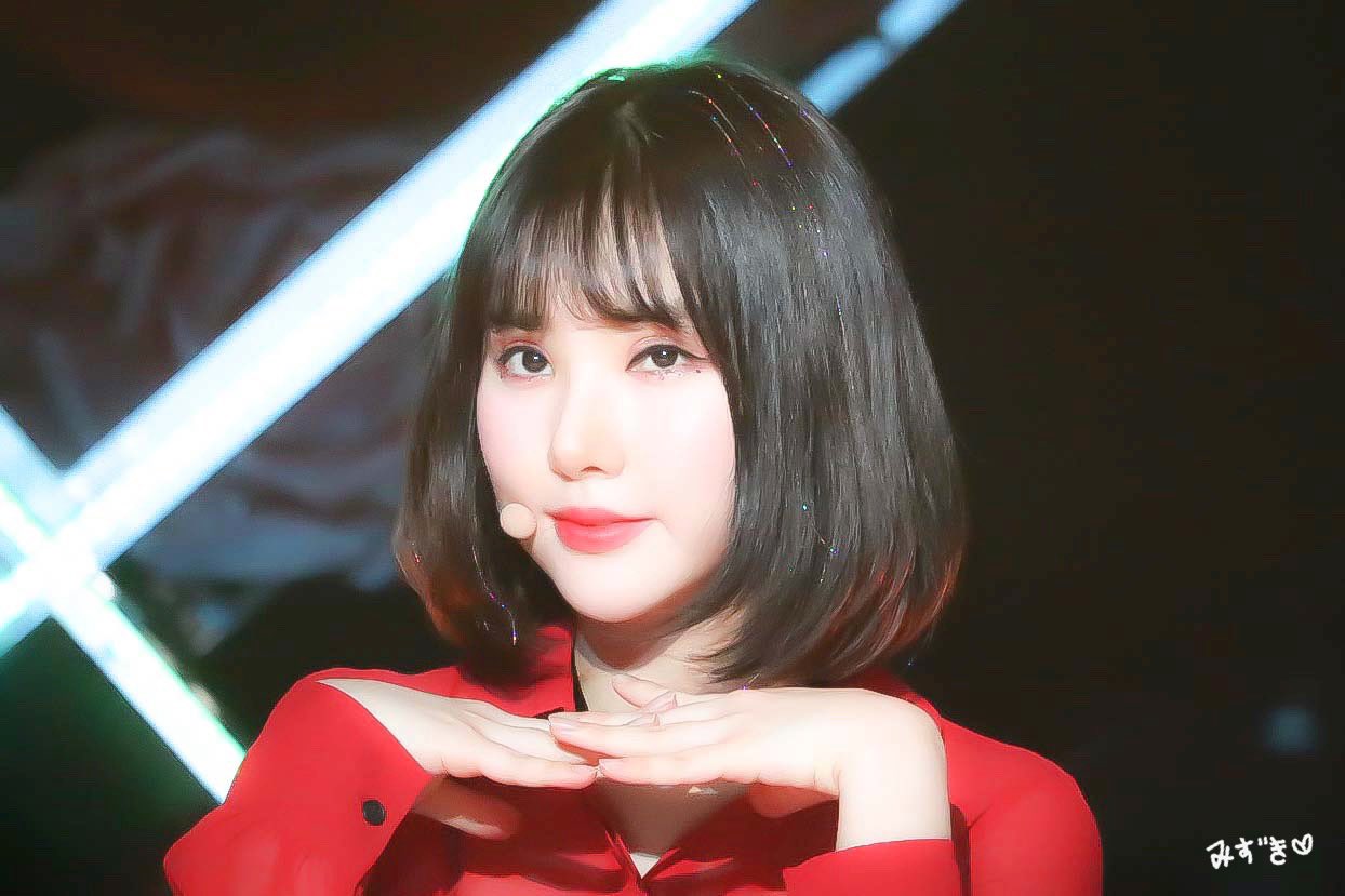 D2HNuF6U0AETOc3.jpg:large