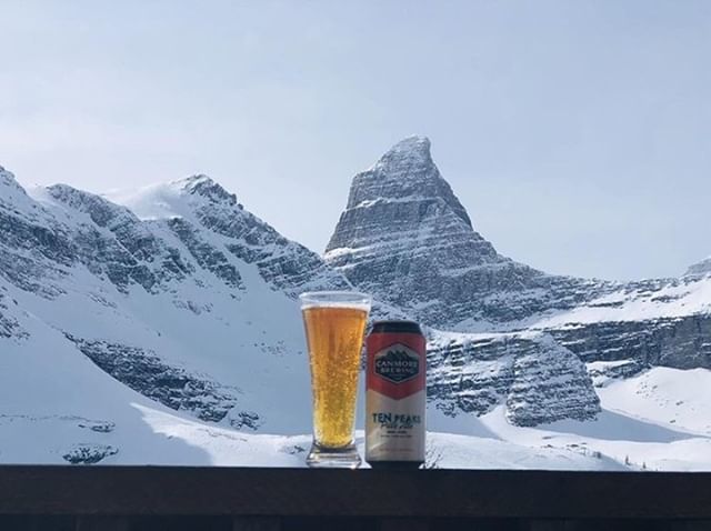 canmorebrewing's tweet photo. Speaking of #patioseason This has to be one of the best patios in the world on which to quaff a pint of our award-winning #TenPeaksPaleAle @taluslodge Pic: @brittbirdbell
#backcountrylodge #taluslodge #mtassiniboine
.
#canmorebrewingco #canmorebeer #YYCbeer #craftbe… https://t.co/7xWySo36Et