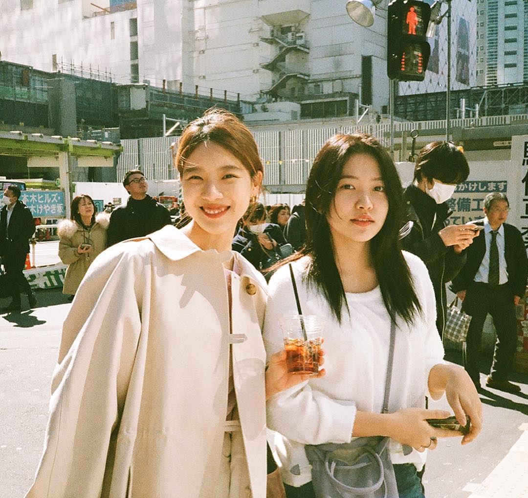 yeriworld_99's tweet photo. [#INSTAGRAM] 190320 soorinj IG Update with #Yeri 💜😍

Asdf She is incredibly beautiful 😍🌹😍🌹

@RVsmtown
#ToTwentyYeri #예리 #イェリ #YR #스물에게 #DearDiary #레드벨벳 #レッド・ベルベット https://t.co/HrwvjP9Toy