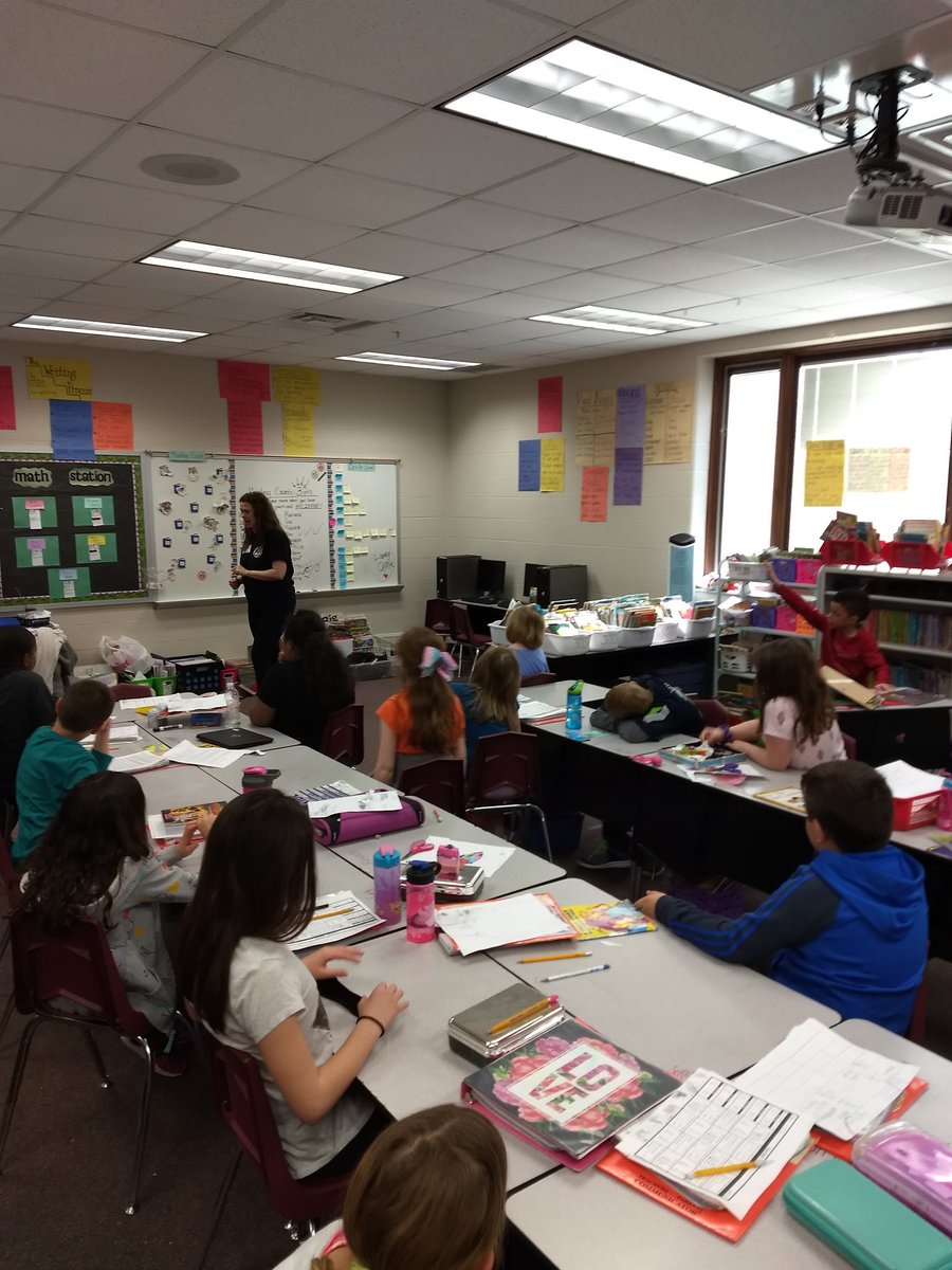 gccsadvanced's tweet image. #riversideorange   Mrs. Cooper&apos;s 2nd graders were well prepared to work with #kyshakespeare. Great higher order thinking skills demonstrated. College trajectory preparation! These kids take #GCCSpride ownership of a little piece of Shakespeare.