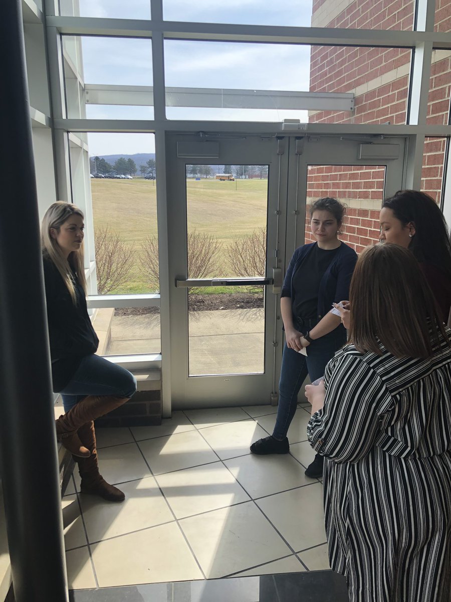 CAHSBusiness's tweet photo. Last Minute Advice from their Mentor @thebeccawhite Let’s “Shake” the nerves and lets “Wrap” this up with a Win! #cahsbusinesstudents #advancedaccounting #innovationstations #NJJ #opportunitiesarethere https://t.co/Ca0gQ36uSW