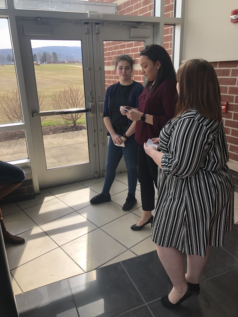 CAHSBusiness's tweet photo. Last Minute Advice from their Mentor @thebeccawhite Let’s “Shake” the nerves and lets “Wrap” this up with a Win! #cahsbusinesstudents #advancedaccounting #innovationstations #NJJ #opportunitiesarethere https://t.co/Ca0gQ36uSW