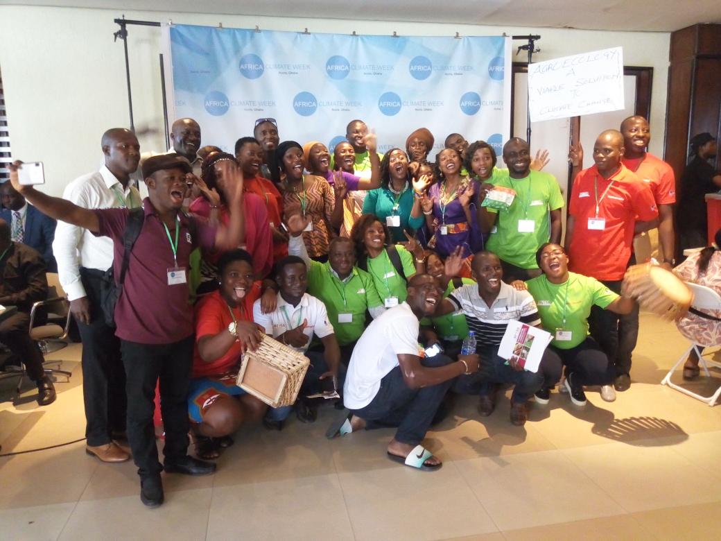 missyycool's tweet photo. Jeune volontaire pour l'environnement (@JVE_Int ) en partenariat avec @AFSA  célèbrent l'écologie au #climateweek. https://t.co/BXHsIS4TzH
