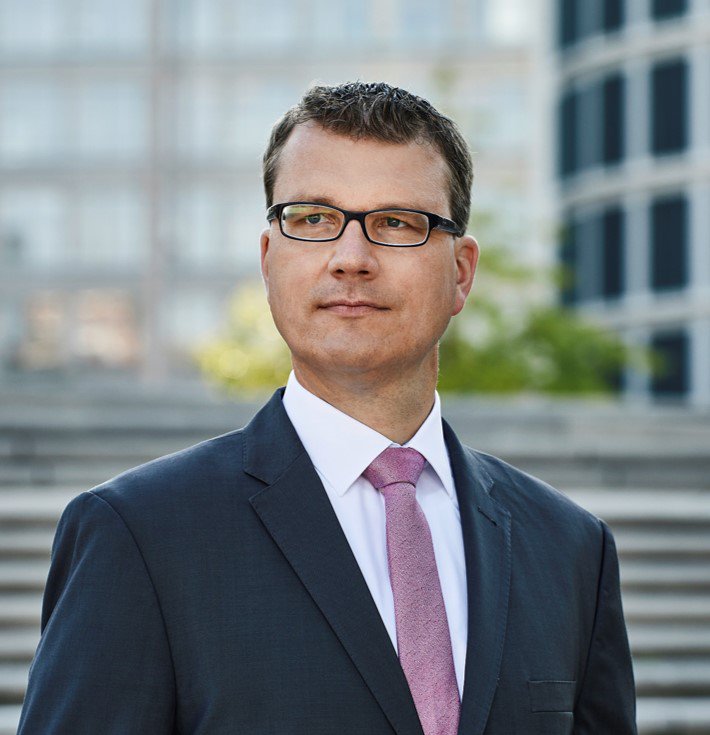 DonnerReuschel's tweet photo. Zins-Entscheid der #Fed. Keine Anhebung der #US-Leitzinsen erwartet. Spannend: Äußerungen von Notenbank-Präsident #Powell zu den Wachstumsperspektiven der US-Ökonomie. Längere Zinspause könnte Aufwärtsimpuls für amerikanische Aktien verlängern.
#CarstenMumm #Marktausblick https://t.co/2ApASPCNeK