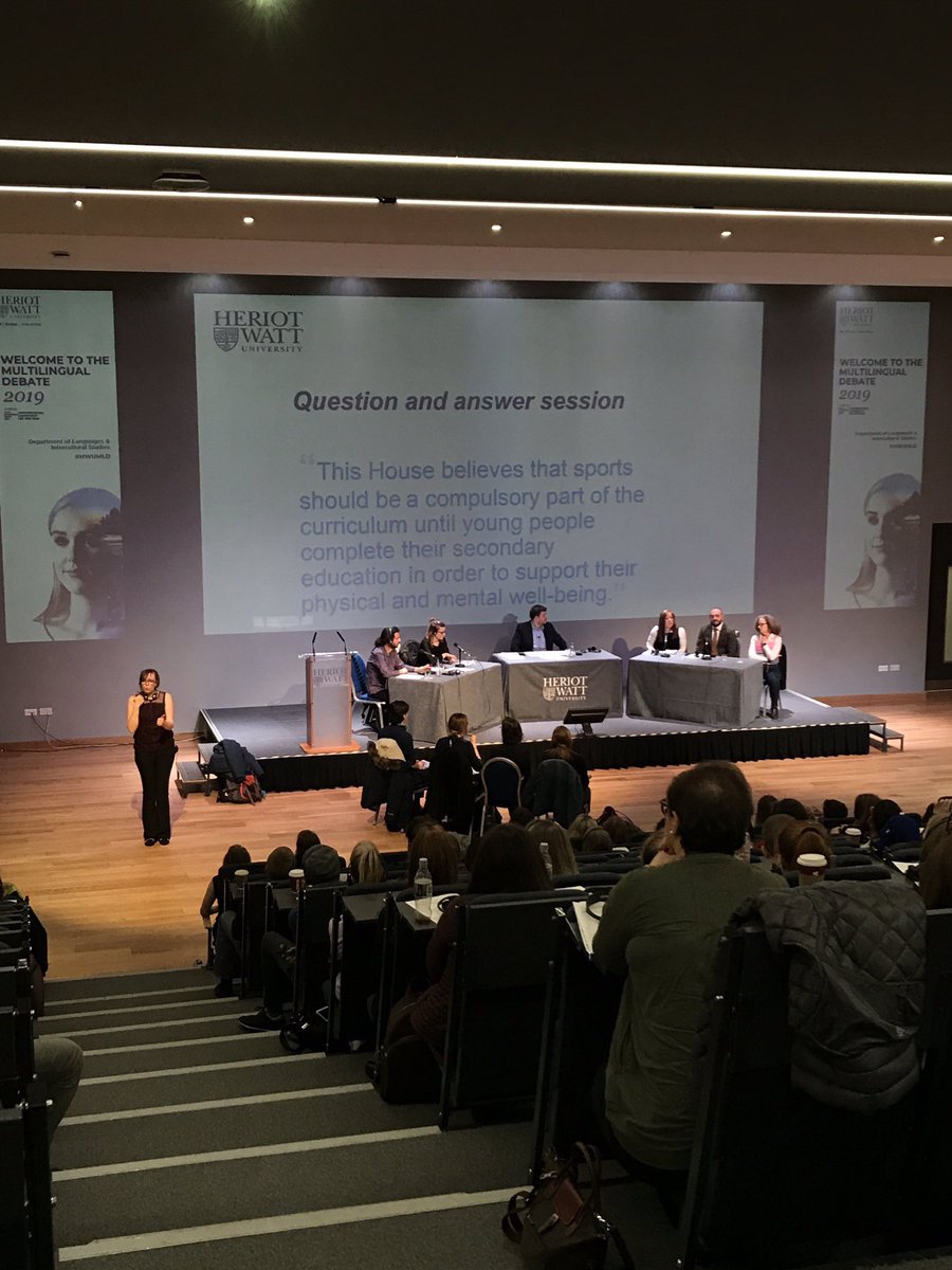 lou_signs's tweet image. Have looked forward to this day for four years 🤩 finally our time to interpret at the multilingual debate! #HWUMLD #HWUMLD2019