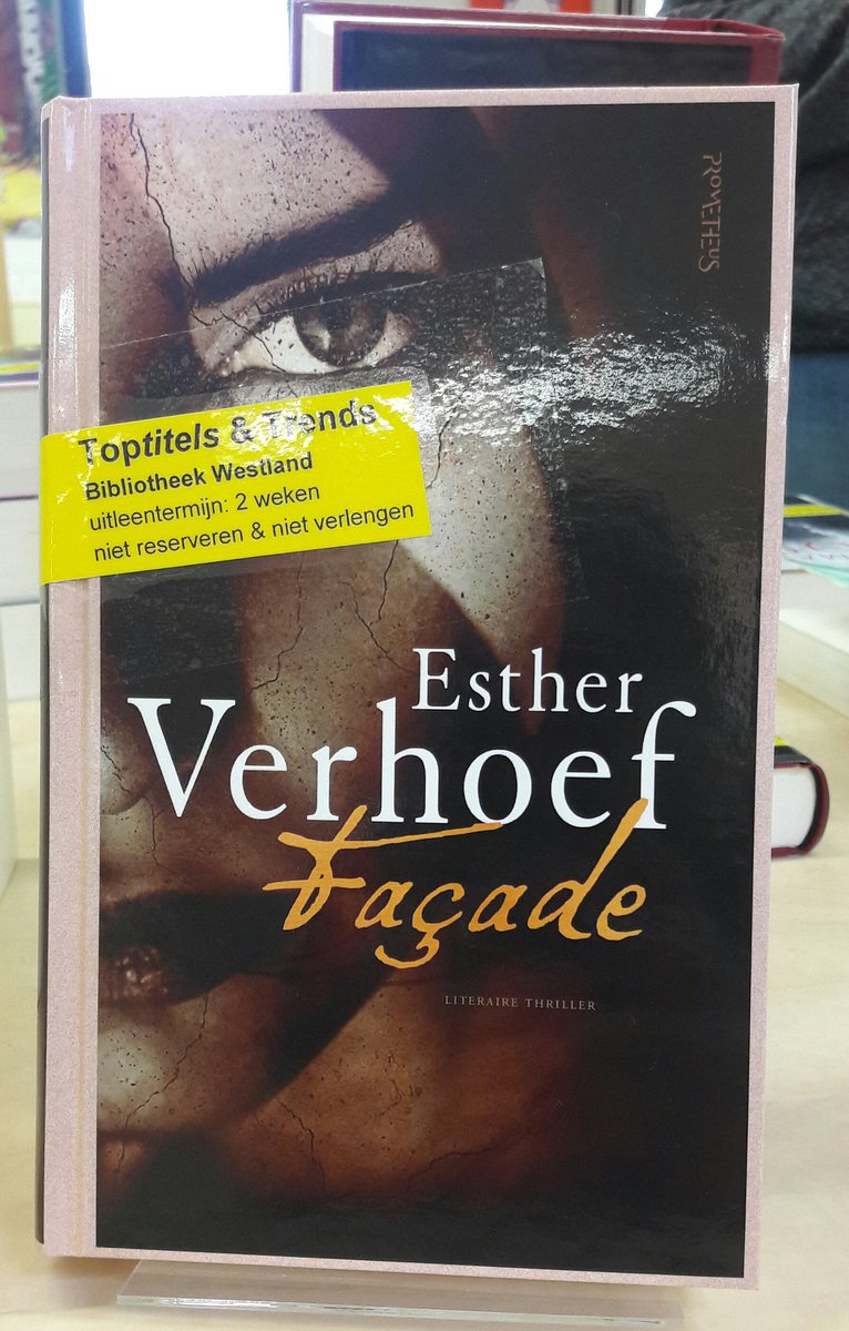 Met stip op nummer 1 van de #bestsellerslijst Façade van  <a href="/estherverhoef/">Esther Verhoef</a>. Natuurlijk te leen bij <a href="/biebwestland/">Bibliotheek Westland</a>.
Nog leuker: op 27 maart is zij op het <a href="/BoekengalaWestl/">Westlands boekengala</a> in @TheaterDeNaald met <a href="/Schrijverswest/">Schrijvers td kassen</a>. Kom haar ontmoeten! Er zijn nog enkele kaartjes verkrijgbaar!