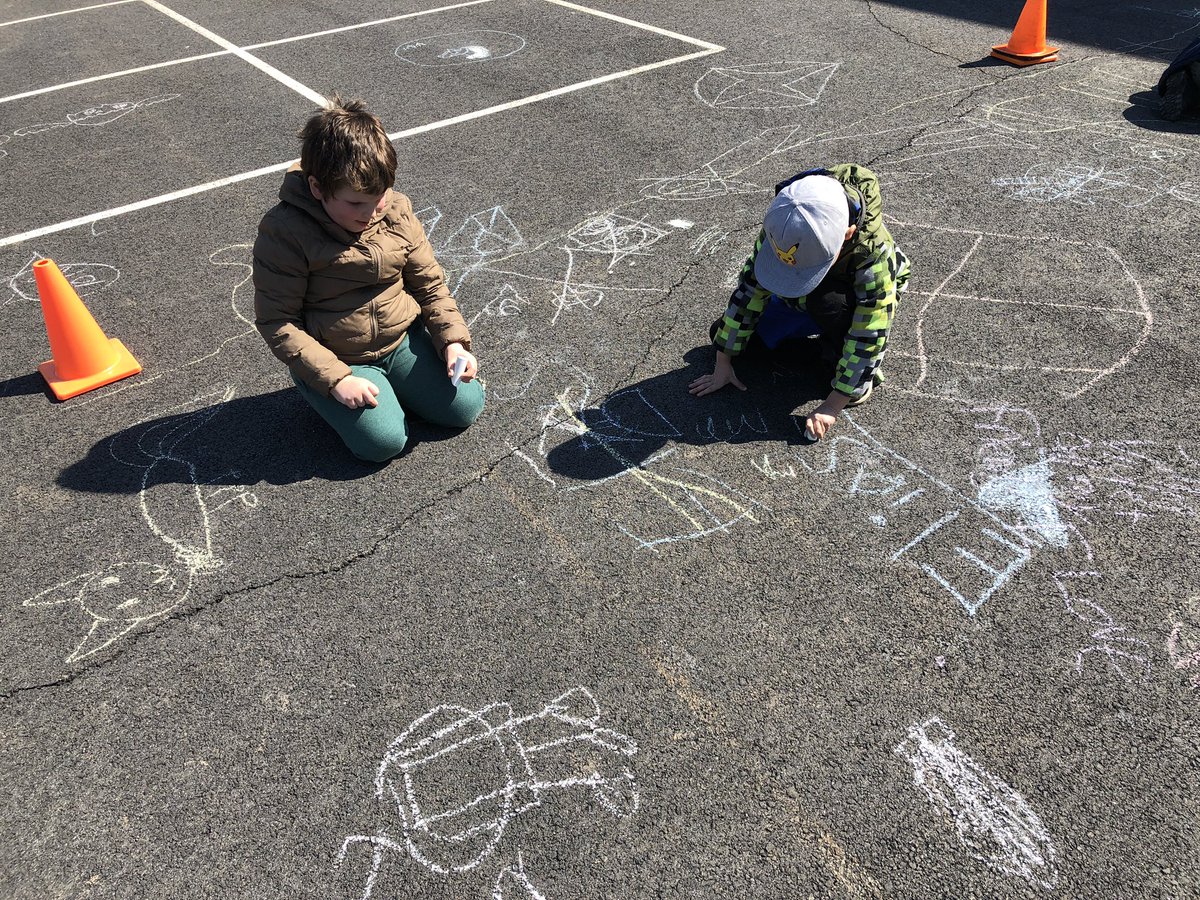 BrookPrincipal's tweet photo. Spring is in the air, time to bring out the chalk at lunch! #spring #lunchtime #brookdalerocks https://t.co/c3wzXruB3J