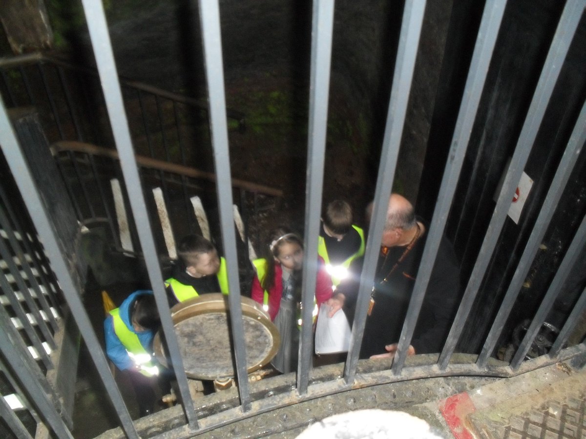 EltonLKS2's tweet photo. What an excellent day out! The weather was beautiful, we did lots of interesting activities and the behaviour was impeccable! #quarrybankmill #proudteacher @EPSElton https://t.co/BfxaGecFpX