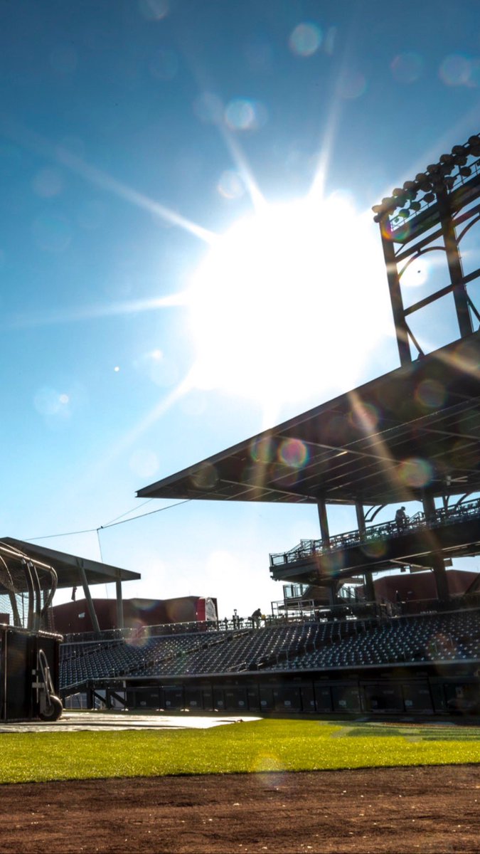 Cubs's tweet photo. Spring looks. #WallpaperWednesday https://t.co/aa65KDMzGp