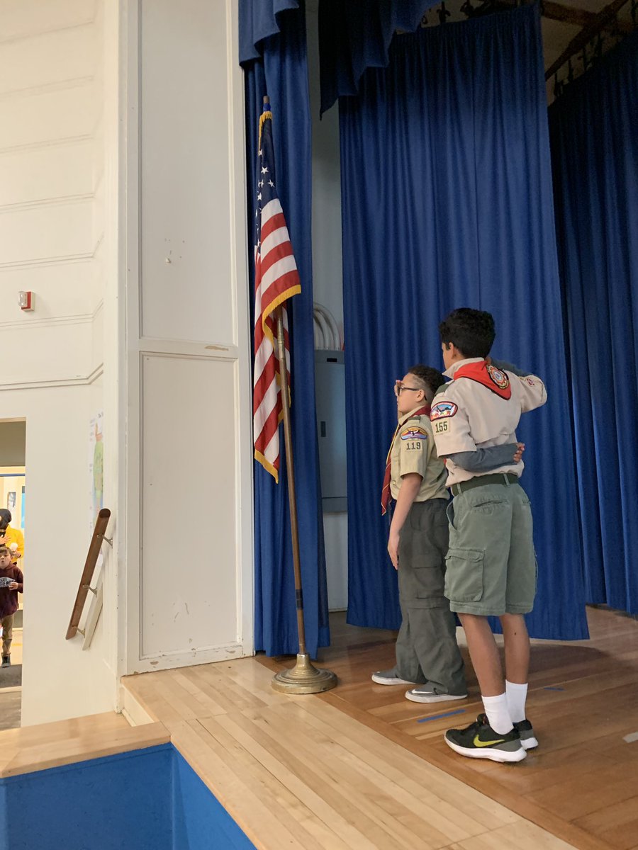 MrsWhitcombEDU's tweet photo. Love starting #LEADTime with our scouts leading the flag salute. @atlaselem #VUSDStrong https://t.co/mbhLwsH8N5