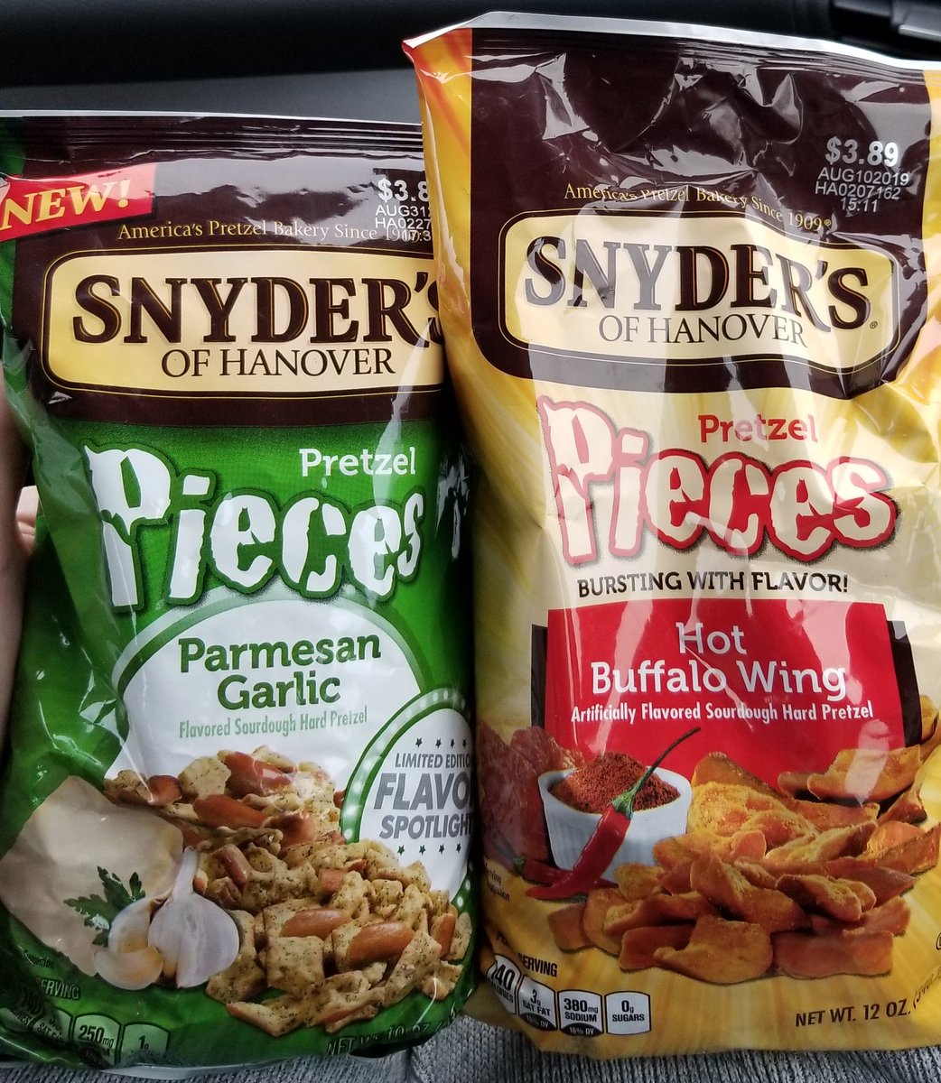 nicolemlichaj's tweet photo. I tried Snyder's Parmesan Garlic pretzels, and I think I have a new favorite flavor! 🤤 Although, Hot Buffalo Wing will always be a close second. 🥨 #snyderspretzels #parmesangarlic #hotbuffalowing #pretzels #food #foodporn https://t.co/2pXpSh6sCC