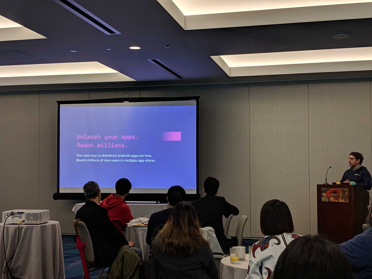 AptoideConnect's tweet image. .@alvaropinto Co-Founder of #Catappult Console at @unity3d VIP meet &amp;amp; greet, giving a presentation on why Catappult's Billing System is the best solution for developers worldwide! 🚀 #gdc19 #UnleashYourApps