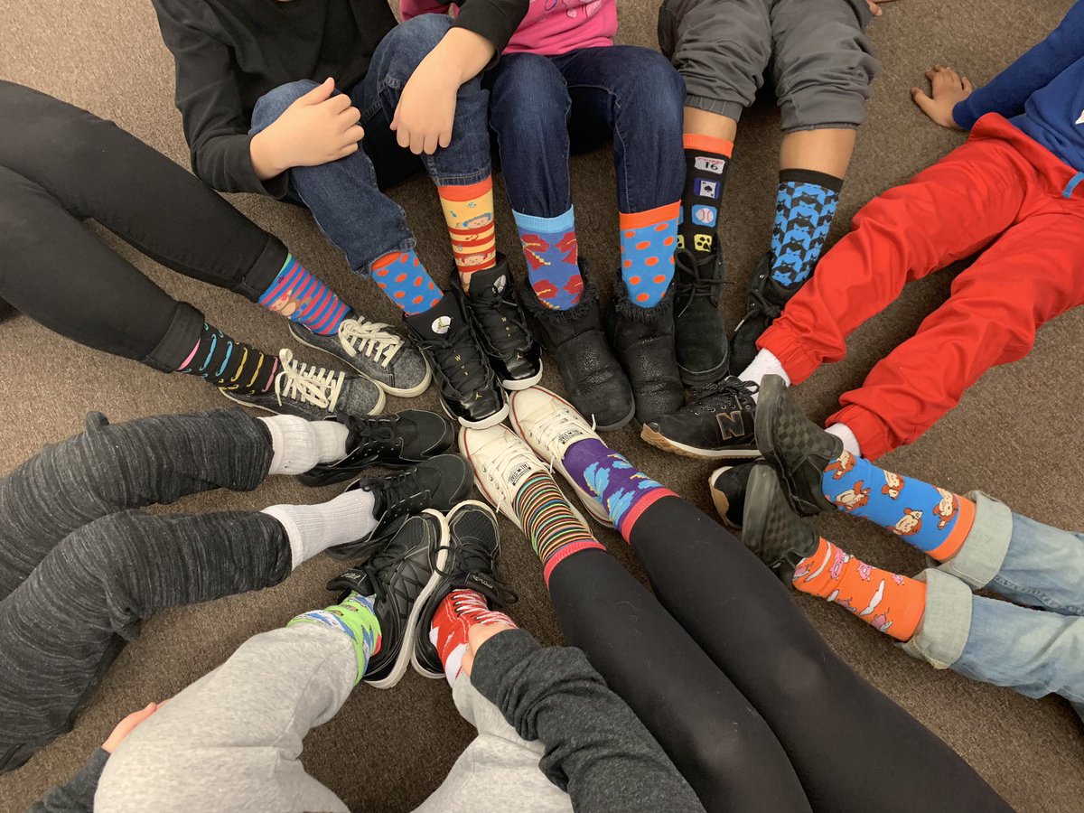 B5CastleHills's tweet photo. Rocking our socks! #chdreambuilders #rockyoursocks https://t.co/HF6NayQLQw