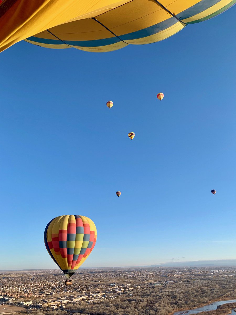 dma_west's tweet photo. A beautiful day in Albuquerque for the start of the #DMAWestTechSummit. Our group of hot air balloon enthusiasts enjoying the blue sky! https://t.co/zQimH6JUv5