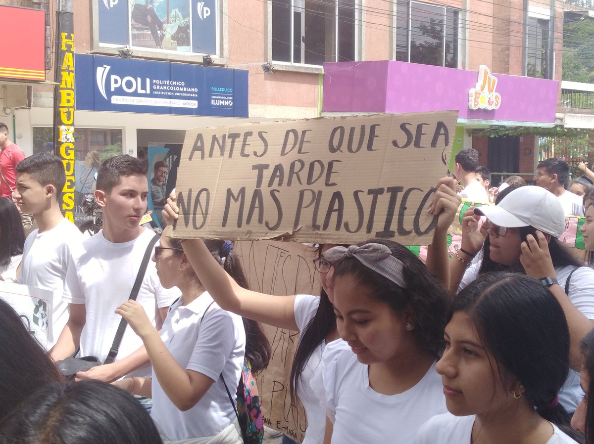 mujertejedora's tweet photo. Como mujeres y defensoras de Derechos Humanos nos enorgullece apoyar la defensa de los más #Jovenes por el #ambiente hoy en Mocoa. ¡ACTÚEMOS! ¿Si no somos nosotros, quién? ¿Si no es ahora, cuando? #FridaysforFuture #Putumayo #Colombia 🙌💚 https://t.co/ZGO8bXCJMP