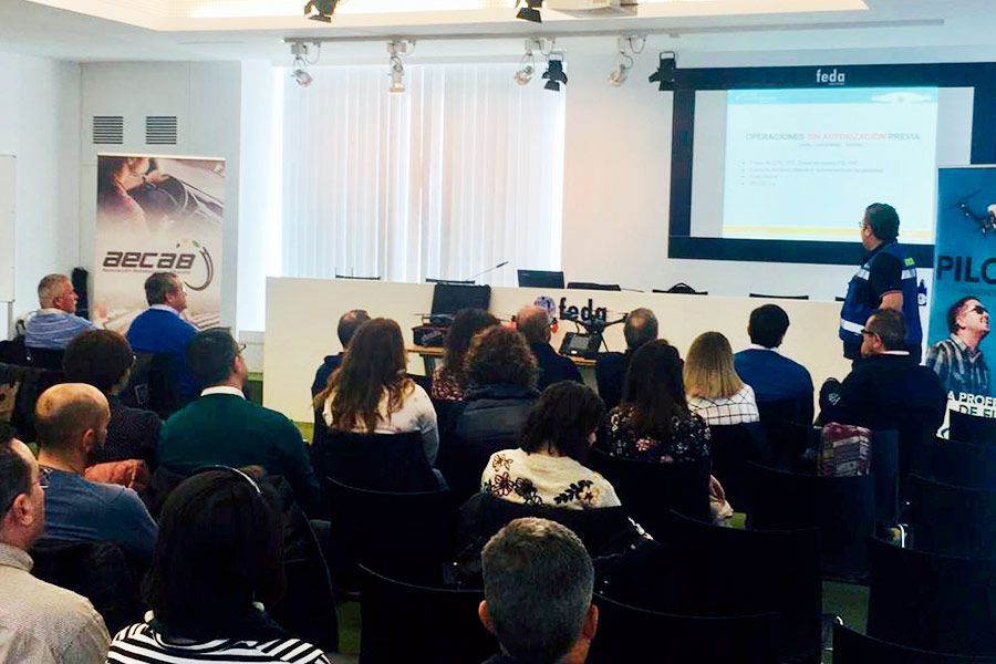 EmpresariosFEDA's tweet photo. La Asociación Provincial de Empresarios de Escuelas de Conductores de Albacete #AECAB, integrada en #FEDA, ha celebrado una jornada informativa sobre el manejo de drones https://t.co/RqKMng523t
#FEDAAsociaciones https://t.co/IiZTEmv5aY