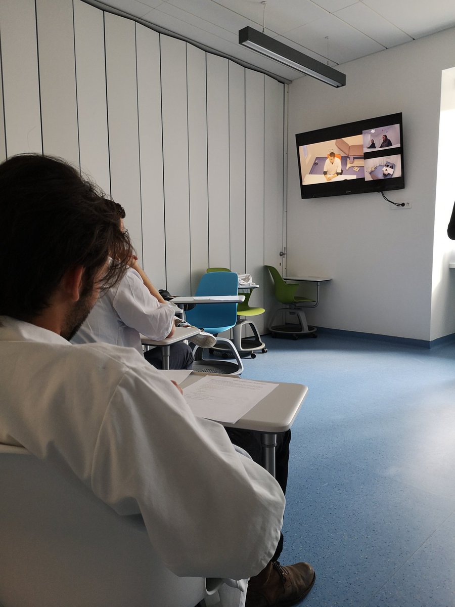 AjarLille's tweet image. Formation d’introduction à l’annonce diagnostique médicale : les internes se prêtent au jeu de rôle lors des ateliers de simulation.

#SimulationMedicale #Anesthesie #Reanimation #Medecine #internat #LILLE #presage #ADIAMED #DESAR #MIR @CHU_Lille
