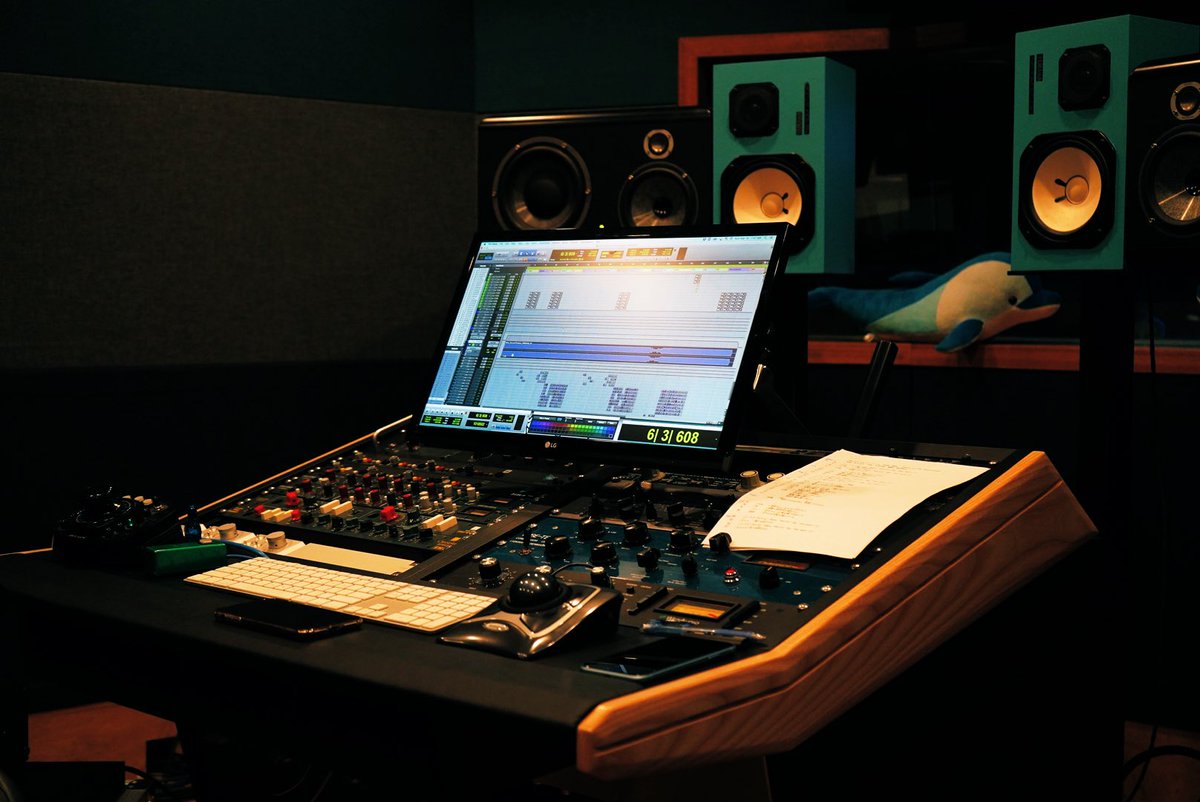 kingneeraj's tweet photo. 今日も Mixing all day!!! やっと終わった！ お疲れ

#Mixing
#WorkHard 
#GoodNightTwitterWorld 
#NKMixed @NKSOUNDTOKYO https://t.co/Ts58GNnn8T