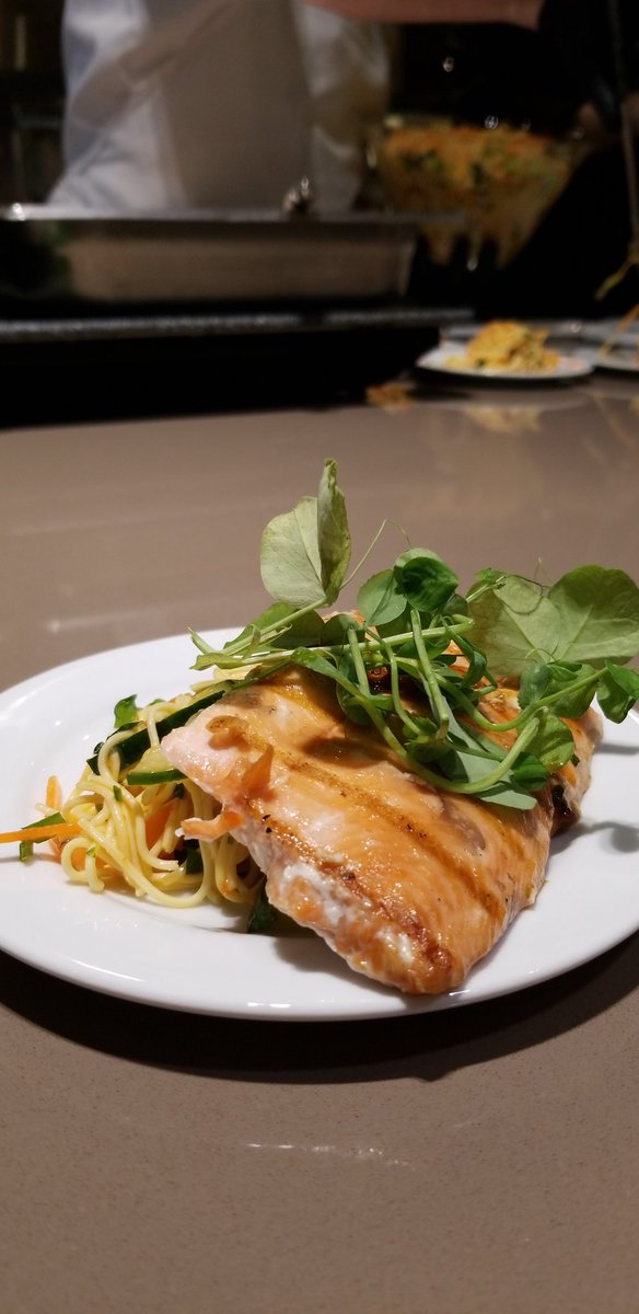 Soy Glazed Baked Salmon at the mix right now ravens! Served with a fresh noodle salad! Enjoy 😀 #salmon #healthy #omega3 #fresh #lunch #StudentEats