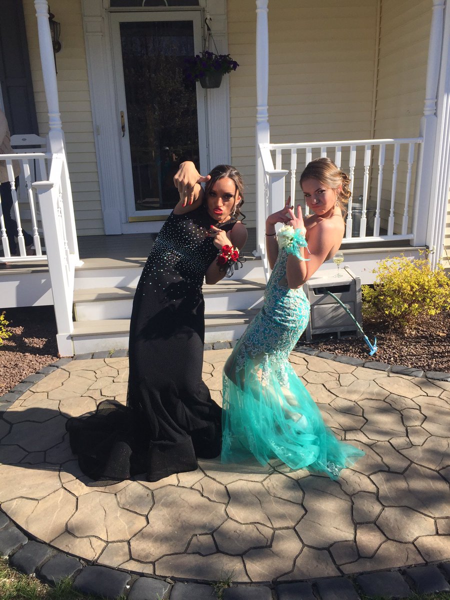 cheyennecardin's tweet photo. HAPPY 21st TO MY BFF!!!!!! https://t.co/X0dSjqZucx