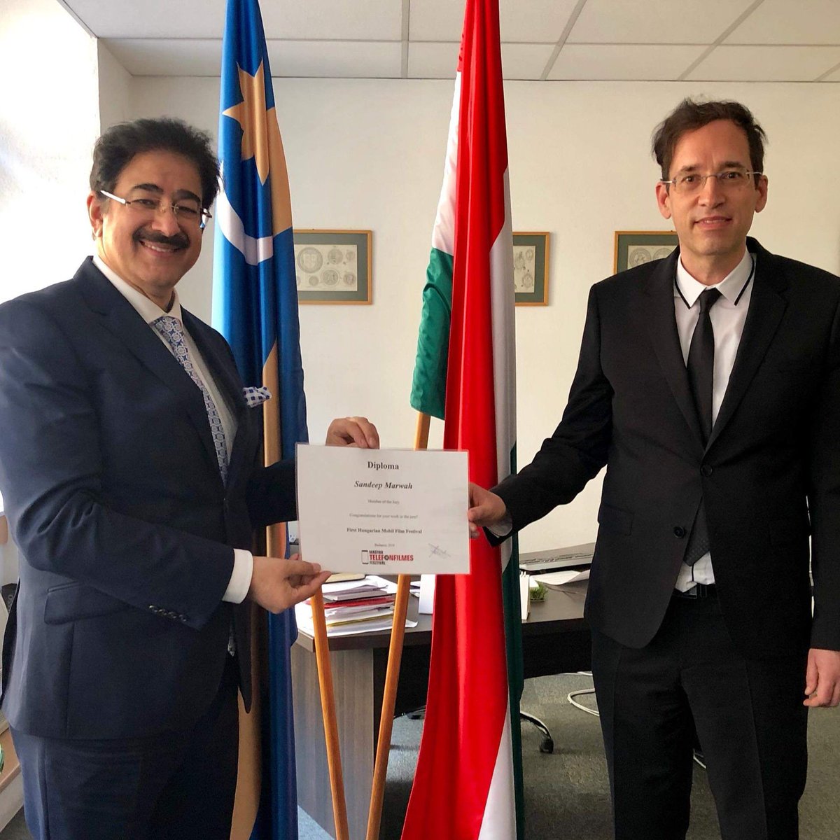 icmeiofficial's tweet image. ICMEI President, Dr. Sandeep Marwah honored at First Hungarian Mobile Cinema Festival as Vice President of The Jury at Budapest by Dr. KissRobert Richard.

#icmei #ifcpc #Sandeepmarwah #Cellphone #cinema #newyork #india🇮🇳 #hungary🇭🇺 #mobile #films #Media #aaft #Festival #jury