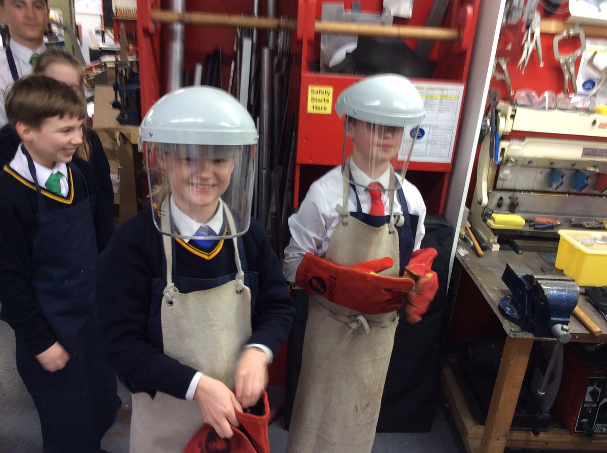 CKP_DT's tweet photo. First Form getting to grips with sand casting aluminium #CokethorpeFirstForm #CokethorpePhysics https://t.co/bPpRAkZJaV