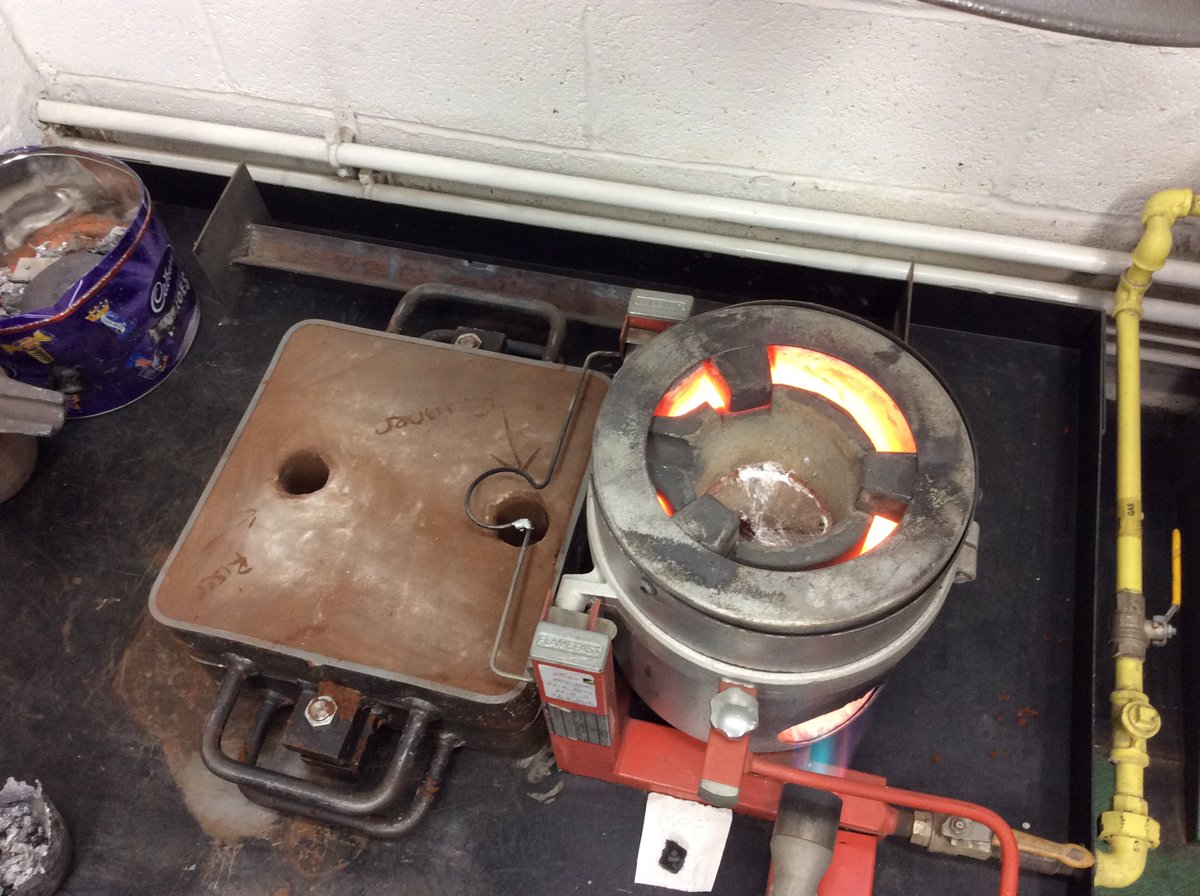 CKP_DT's tweet photo. First Form getting to grips with sand casting aluminium #CokethorpeFirstForm #CokethorpePhysics https://t.co/bPpRAkZJaV