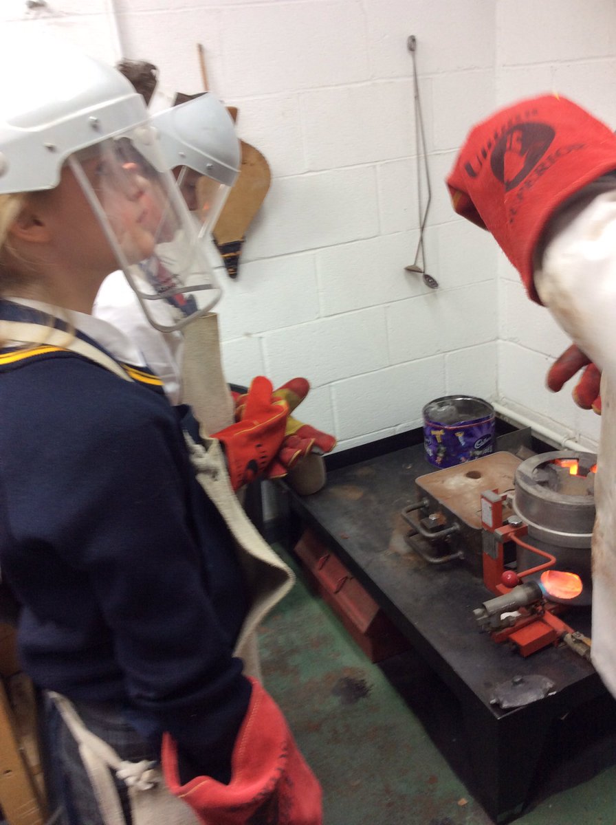 CKP_DT's tweet photo. First Form getting to grips with sand casting aluminium #CokethorpeFirstForm #CokethorpePhysics https://t.co/bPpRAkZJaV