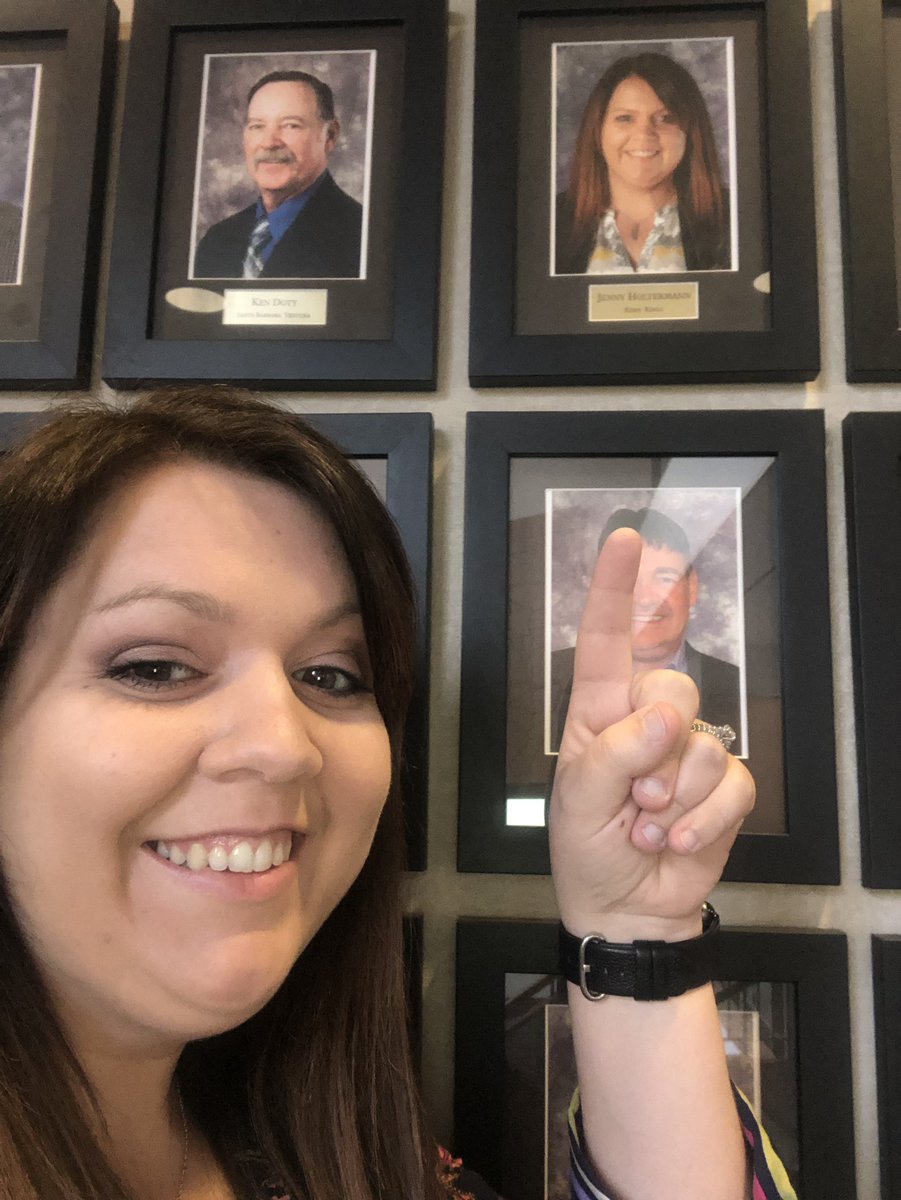 almondgirljenny's tweet image. Hey that’s me! @CAFarmBureau Board Meeting today. #cfbf #advocacy #agvocate