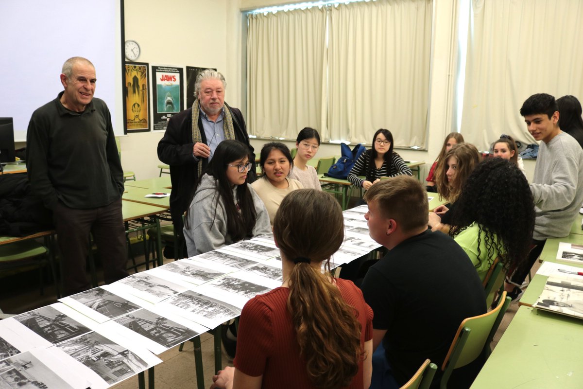 Grans inspiracions i aprenentatges amb els fotògrafs #SalvadorSansuan i #MiquelAnglarill, professionals del món del fotoperiodisme! Comparteixen amb els alumnes #EnResidència de l’<a href="/Insmaragall/">Ins. Poeta Maragall</a> amb #AntoniAbad la seva experiència a <a href="/LaVanguardia/">La Vanguardia</a> i <a href="/diariARA/">diariARA</a>. Magnífica sessió!