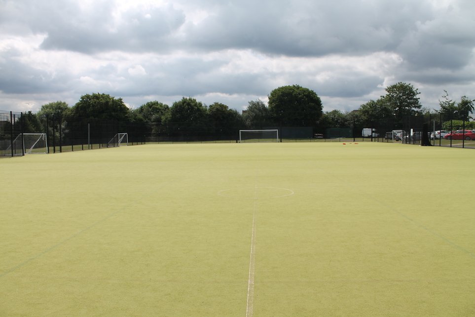 ChalfontsSLS's tweet photo. Lets have a look at our fantastic facilities available at Chalfonts Community College
An astroturf pitch available to hire as a full pitch or thirds contact us today on 01753 439 311 to book #Football #Fun #Facilities #Chalfonts #Buckinghamshire https://t.co/iD5DK5tJwg
