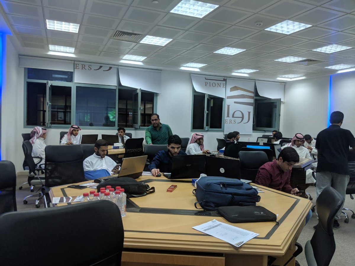 saudicca's tweet photo. جانب من حضور ورشة عمل "استخدام أنظمة #الحوسبة_السحابية العامة للمشاريع الريادية" بجامعة الأمير سطام بن عبدالعزيز بمحافظة #الخرج.
@psau_edu_sa @PSAUInnovation 
@Rowadpsau https://t.co/zNYKUYr7qQ