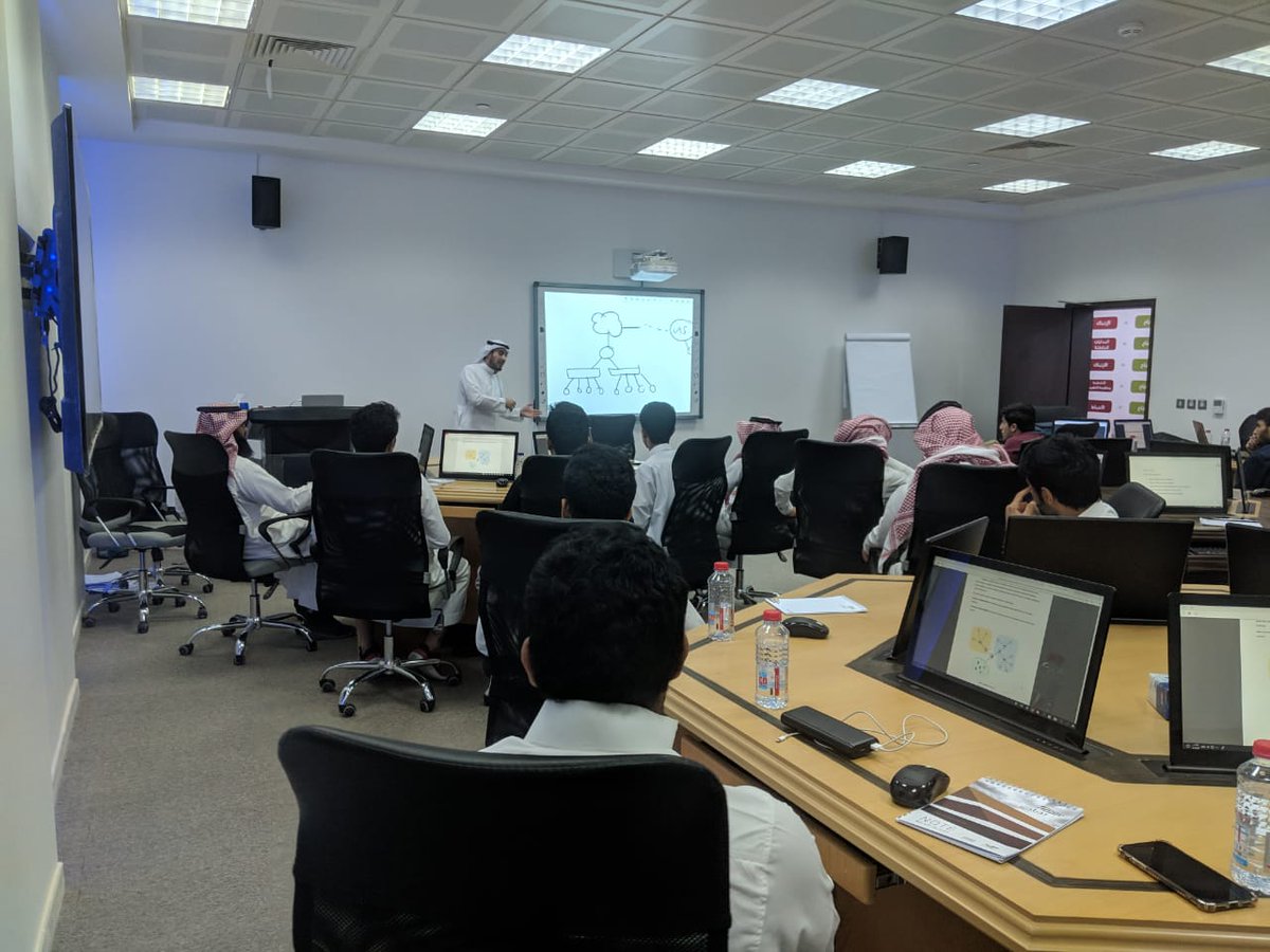 saudicca's tweet photo. جانب من حضور ورشة عمل "استخدام أنظمة #الحوسبة_السحابية العامة للمشاريع الريادية" بجامعة الأمير سطام بن عبدالعزيز بمحافظة #الخرج.
@psau_edu_sa @PSAUInnovation 
@Rowadpsau https://t.co/zNYKUYr7qQ