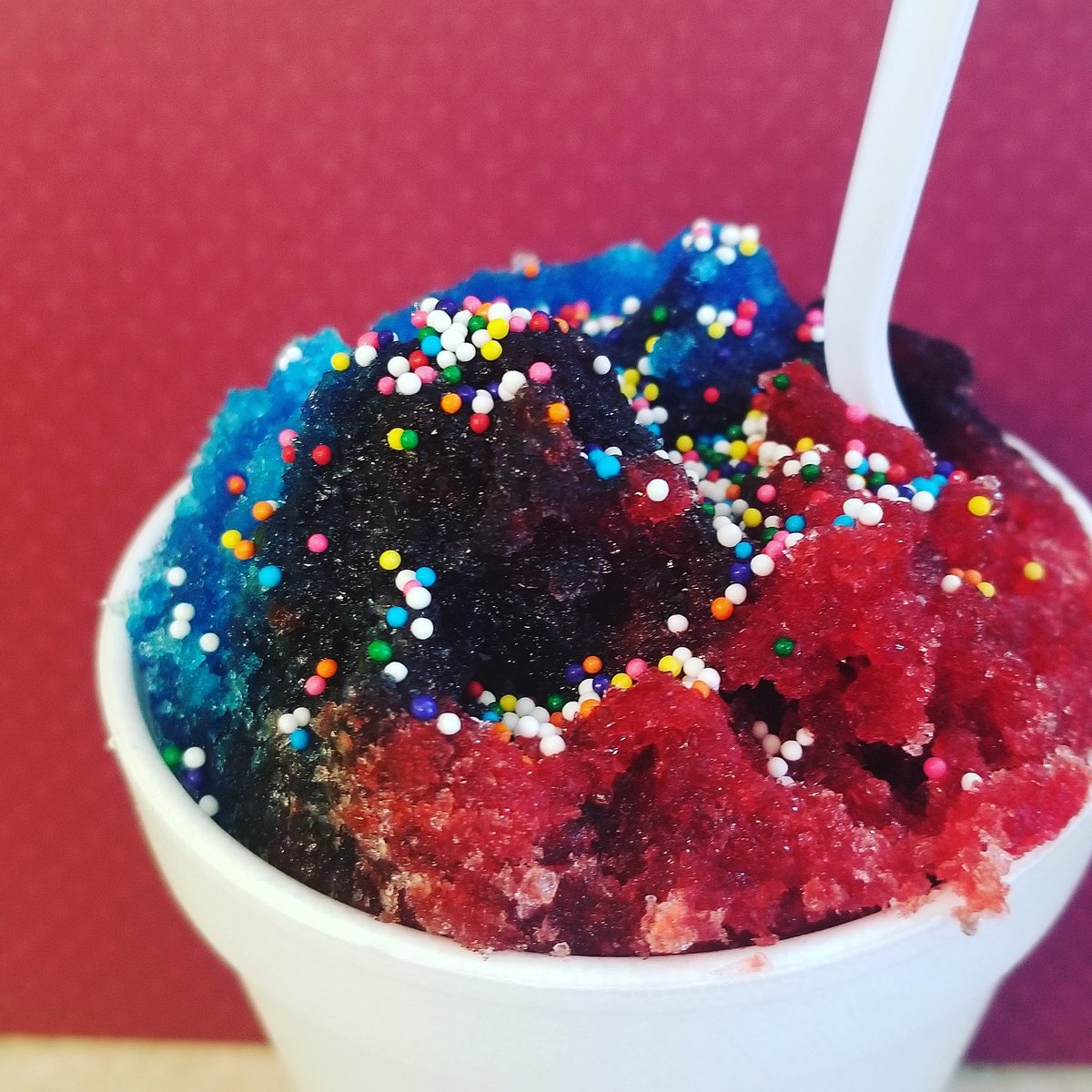 EdsSnoCones's tweet photo. Y'all isn't it crazy beautiful out today? 🌞🙌 We are open from 12:30-7:30 today for all your sno-cone needs.
🍧
#edssnocones https://t.co/FFagCpxEBB