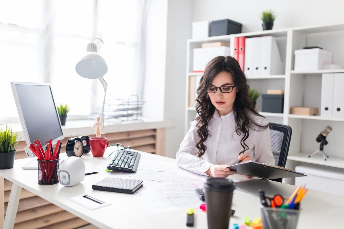 BossReporting's tweet photo. You're a #lawyer, not a writer, so why do you need a blog? There are good reasons to have one. #legaltrends #law https://t.co/eMEShJDXKU https://t.co/2yyO4meMKF