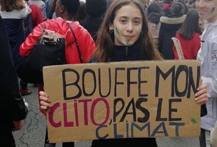 LSlogans's tweet image. C'est qui elle encore 😂