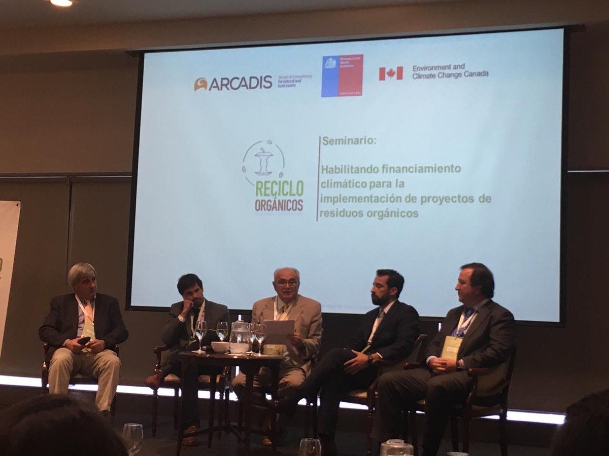 Nuestro Director de Planificación y Desarrollo de Negocios, Rodrigo Valiente, en el panel de discusión del Seminario de Reciclo Orgánicos y Cambio Climático, junto a Guillermo González del <a href="/MMAChile/">Ministerio del Medio Ambiente</a>, Marcel Szantó y el alcade de <a href="/IMTalca/">Municipalidad Talca</a>, Juan Carlos Díaz. ♻️