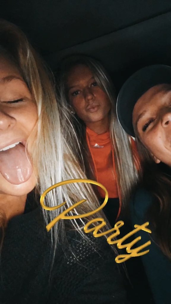 jessangermeier's tweet photo. Happy Birthday amber!!!! Can’t wait to party w you over spring break😜 https://t.co/1ALKpGspA2