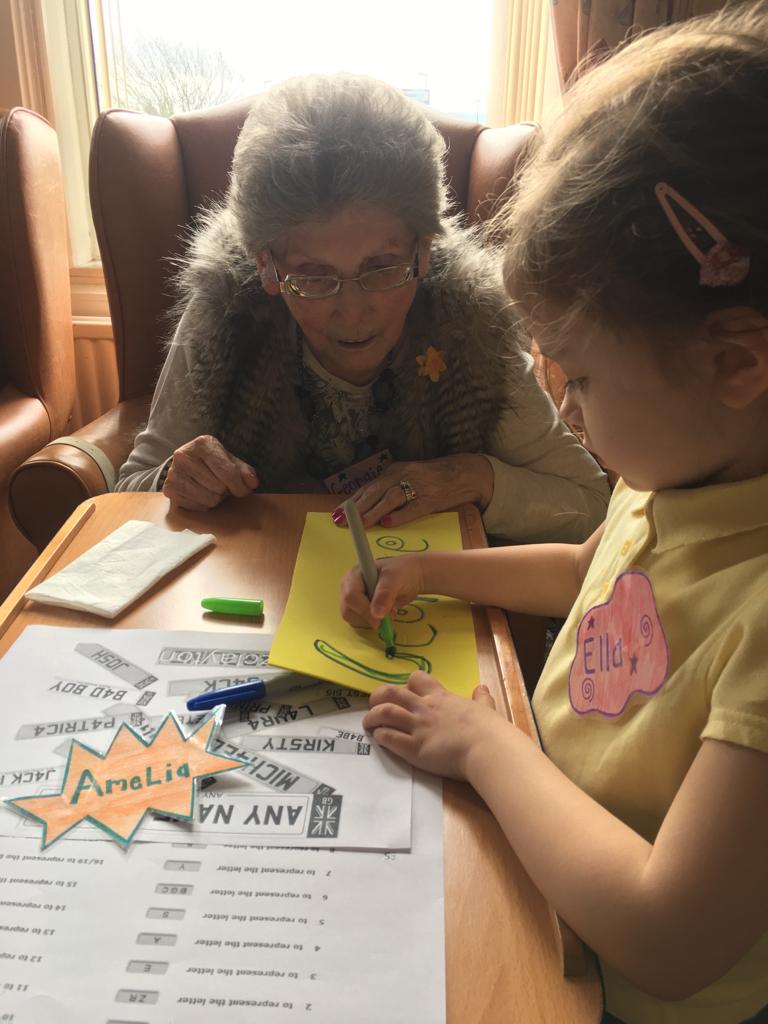 MeaapPeaceIV's tweet photo. Tamlaght Residents and Sunnyland Nursery @Carrick_Times getting started on #pimpmyzimmer project #reducingfalls #InternationalDayOfHappiness #intergenerational #fun #PEACEIV @SEUPB @mea_bc #Peacingagestogether https://t.co/Y7pntgdMma