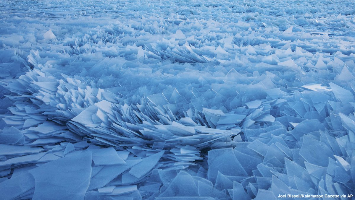 Huge shards of ice amassed earlier this week on Lake Michigan, along the shore of South Haven, Michigan: abcn.ws/2TYbGaB