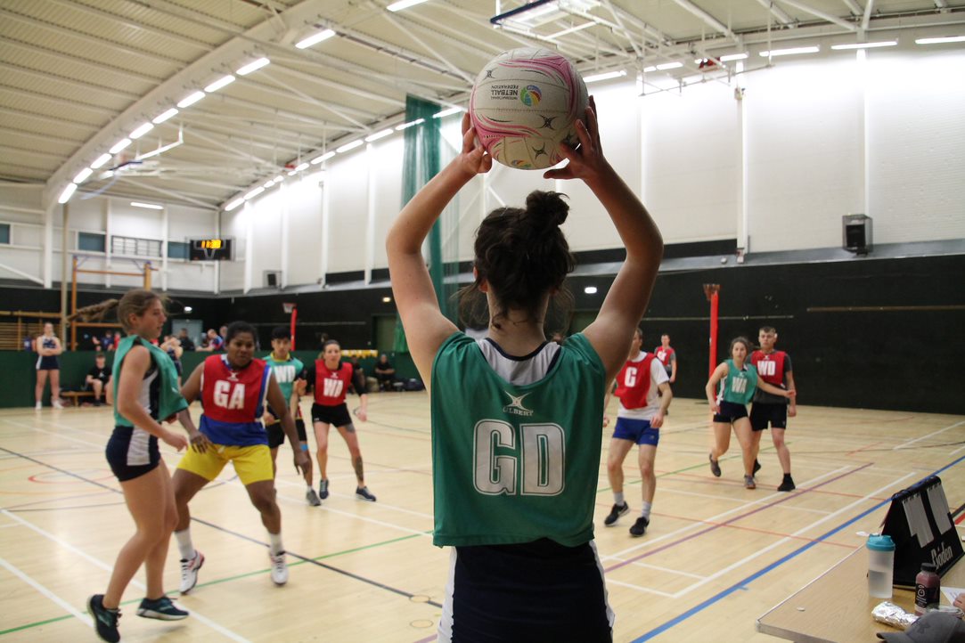 OUOTC mixed netball team went to Aldershot yesterday to compete in an inter-unit competition. Despite entering the TOUGHEST pool (full of very tall people!!!), the team played with perseverance and outstanding effort. The team achieved a 3rd place in their pool
#armynetball