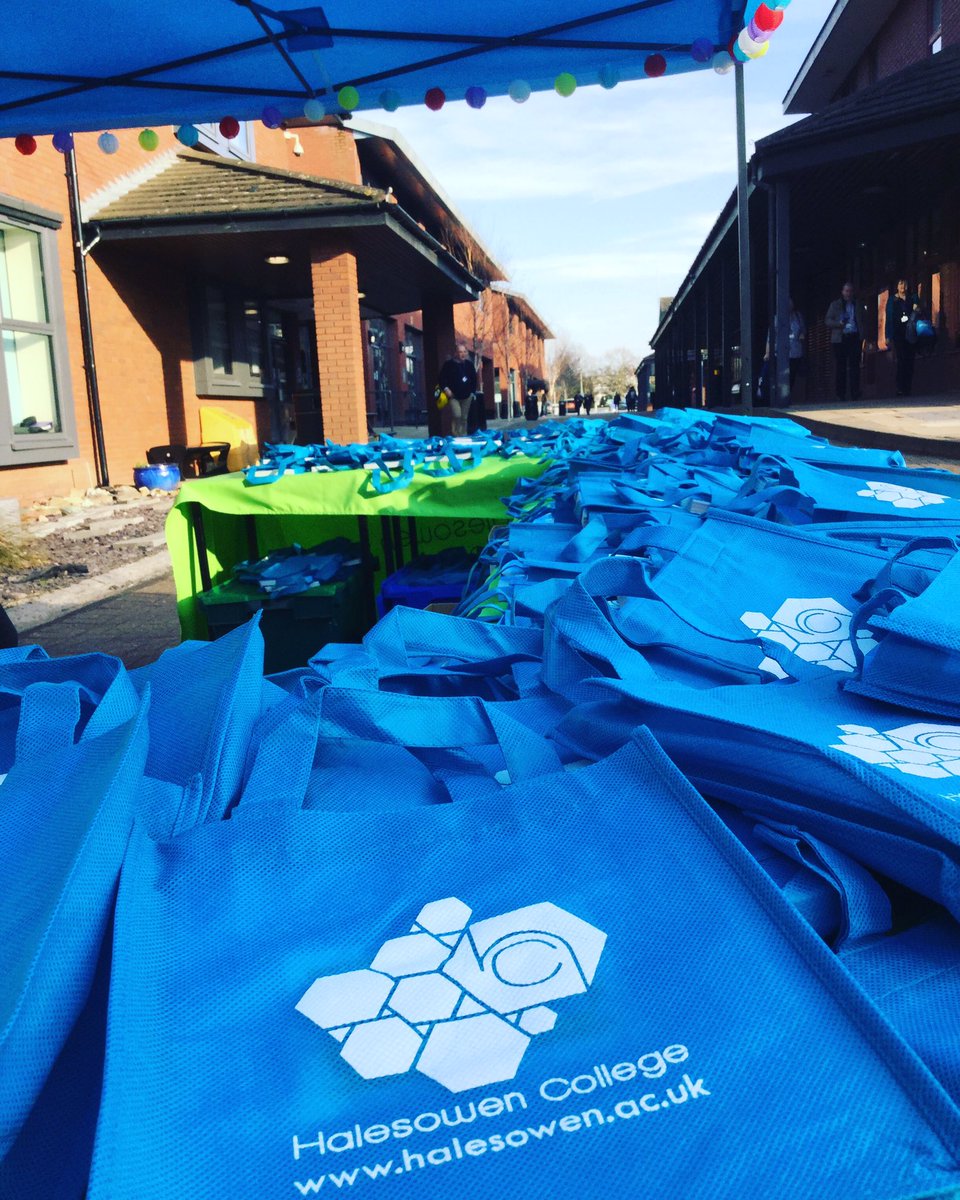 halesowencoll's tweet photo. Join us in the sunshine for our Open Evening. Speak to staff and student ambassadors about chosen courses and College life, and secure your place for Sept 2019 today. #halesowencollege #choosetosucceed #bemorehalesowencollege #openevening #internationaldayofhappiness https://t.co/tdVTkGRJwm