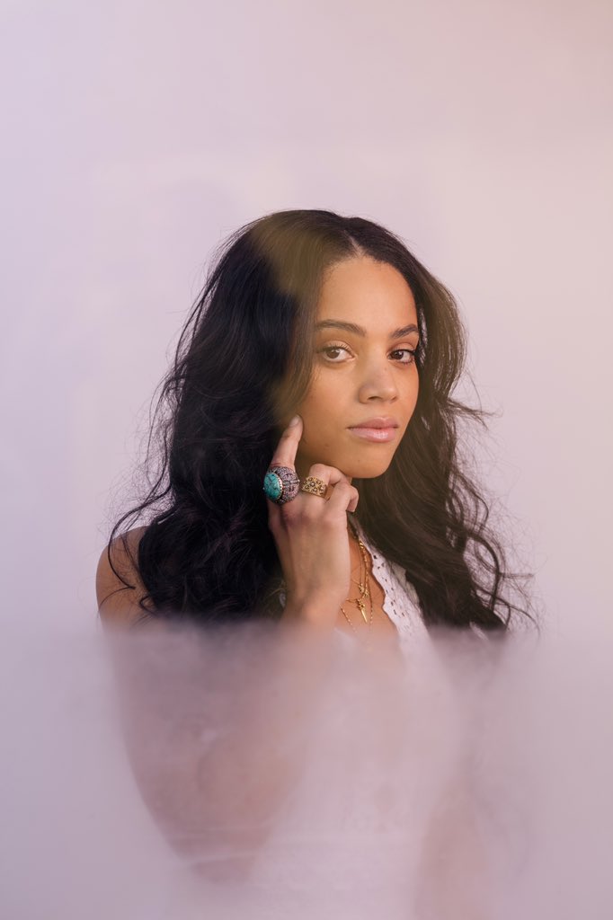 blkgirlculture's tweet photo. Happy 40th Birthday to the ageless Bianca Lawson 

(These pictures were taken 25 years apart by the way) https://t.co/oqMVWUq79k