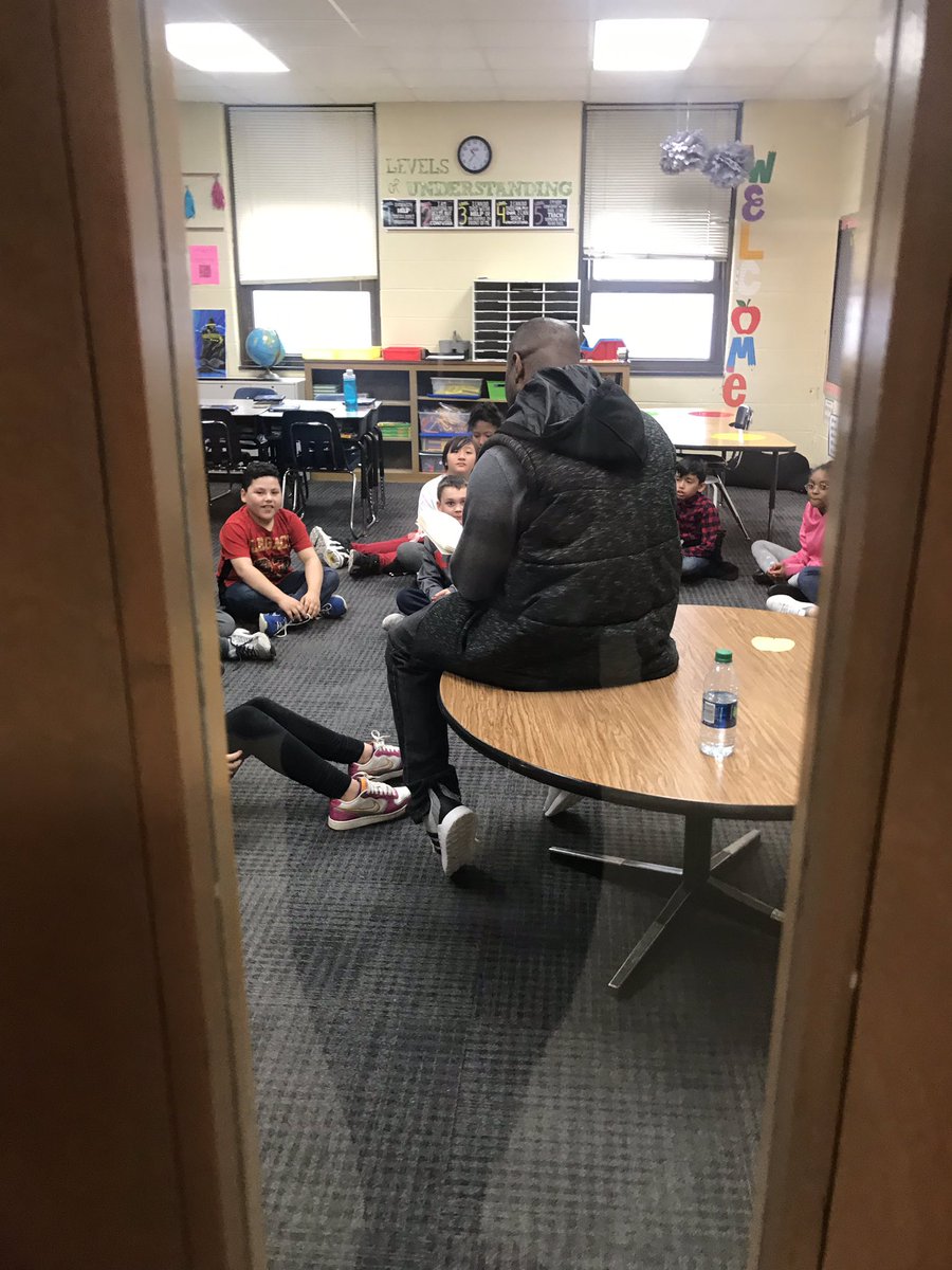 MsCombsSE's tweet photo. Thanks Mr. T for taking over my read aloud today!!! You ROCK! @MTEUSD202 https://t.co/UgqaKwUWpA
