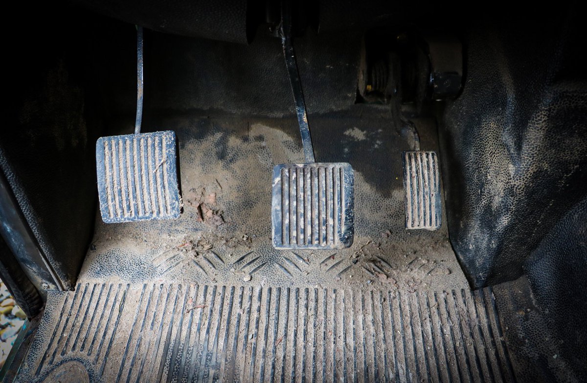 TirsbaekTV's tweet photo. NEW VIDEO! Using L.O.F Clutches new POWERspring, we make the standard Defender clutch pedal LIGHTER! Full video out NOW at https://t.co/x6M4vGjHAG #tirsbaektv #landrover #landroverdefender #lofclutches #powerspring https://t.co/jGqHTj8sdv