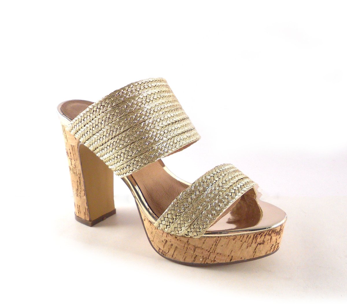 esdepiel's tweet photo. ¡¡ Zuecos de tiras trenzadas + tacón de corcho!! 😍😍
 ¡¡Bluebags Accesories no deja de sorprendernos!! 🌟🌟

#esdepiel #SS19 #bolsos #zapatos #eferri #sandalias #musthave #tiendaonline #enviosgratuitos

 👉 https://t.co/wJwwks6fzf https://t.co/WgWYiAK4Jc