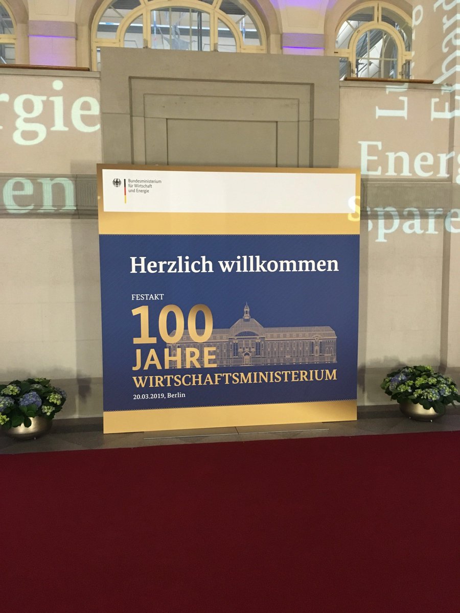 OMQ_AI's tweet photo. Gleich gehts los - Vorabend des Jubiläums. Die Reihen füllen sich schon.... 100 Jahre Wirtschaftsministerium. Wir freuen uns auf spannende Diskussionen @BMWi_Bund @peteraltmaier #100BMWi #OMQ https://t.co/VS20rraF6X