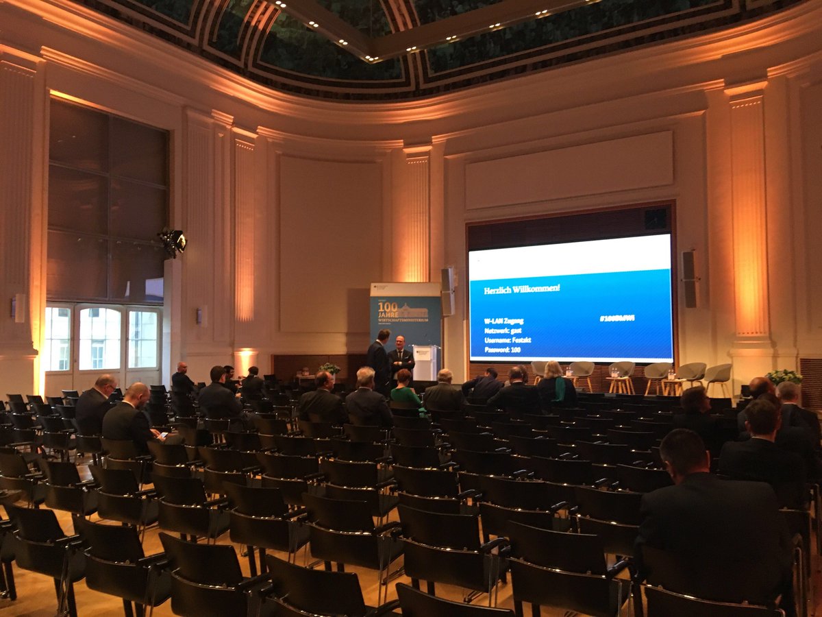 OMQ_AI's tweet photo. Gleich gehts los - Vorabend des Jubiläums. Die Reihen füllen sich schon.... 100 Jahre Wirtschaftsministerium. Wir freuen uns auf spannende Diskussionen @BMWi_Bund @peteraltmaier #100BMWi #OMQ https://t.co/VS20rraF6X