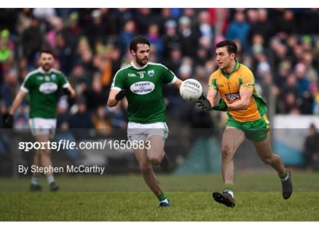 1884Sport's tweet photo. Our Shadow gloves being warn here by a few of the Gaoth Daobhair players including @odhranmacniallais & Dara O' Baoill from @gaothdobhairgaa against @corofin.gaa. Available now at https://t.co/3hwBVe7Z7t #gaelicfootball #gaa #peil #crokepark #gaothdobhairgaa #corofingaa #aibgaa https://t.co/DolHMsuR6T
