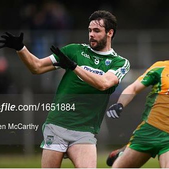 1884Sport's tweet photo. Our Shadow gloves being warn here by a few of the Gaoth Daobhair players including @odhranmacniallais & Dara O' Baoill from @gaothdobhairgaa against @corofin.gaa. Available now at https://t.co/3hwBVe7Z7t #gaelicfootball #gaa #peil #crokepark #gaothdobhairgaa #corofingaa #aibgaa https://t.co/DolHMsuR6T